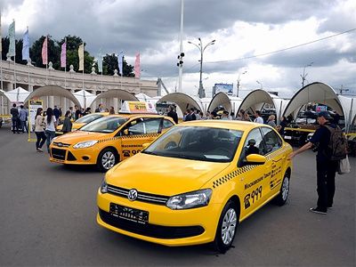 Таксистов пустили на выделенные полосы для общественного транспорта