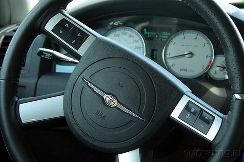 Chrysler 300C SRT8. Фото с сайта 