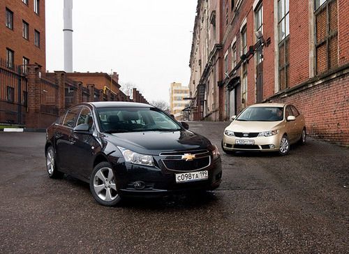 Актуальный и яркий дизайн - главный козырь и Kia Cerato, и Chevrolet Cruze